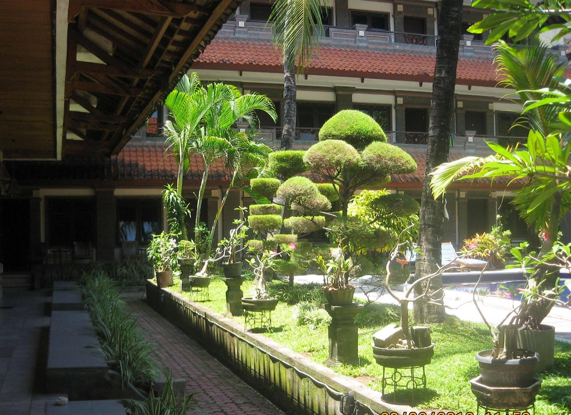 Hotel Puri Tanah Lot Кута Екстериор снимка