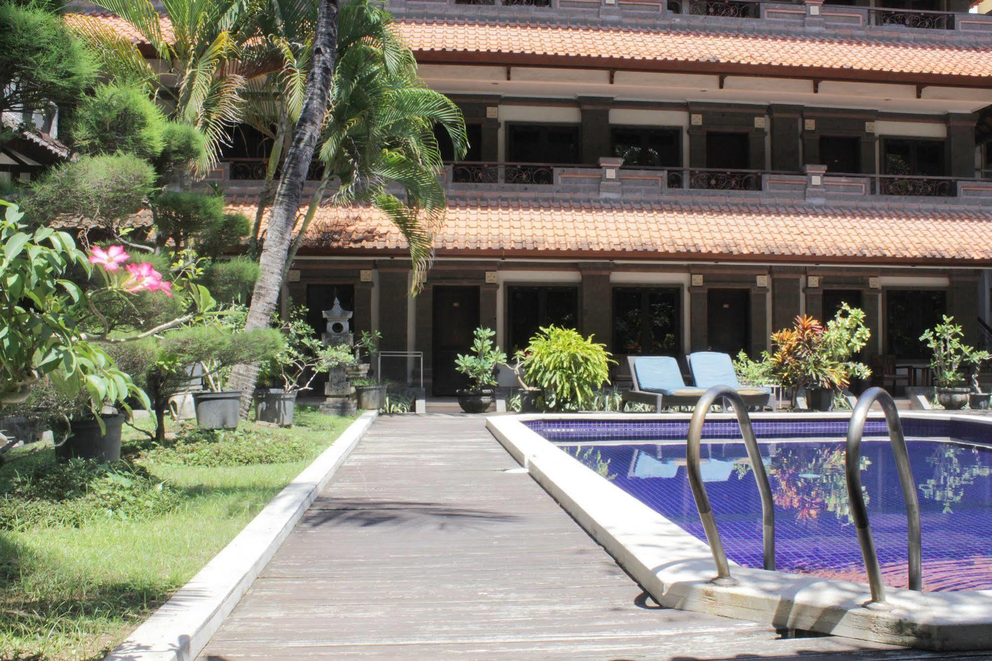 Hotel Puri Tanah Lot Кута Екстериор снимка