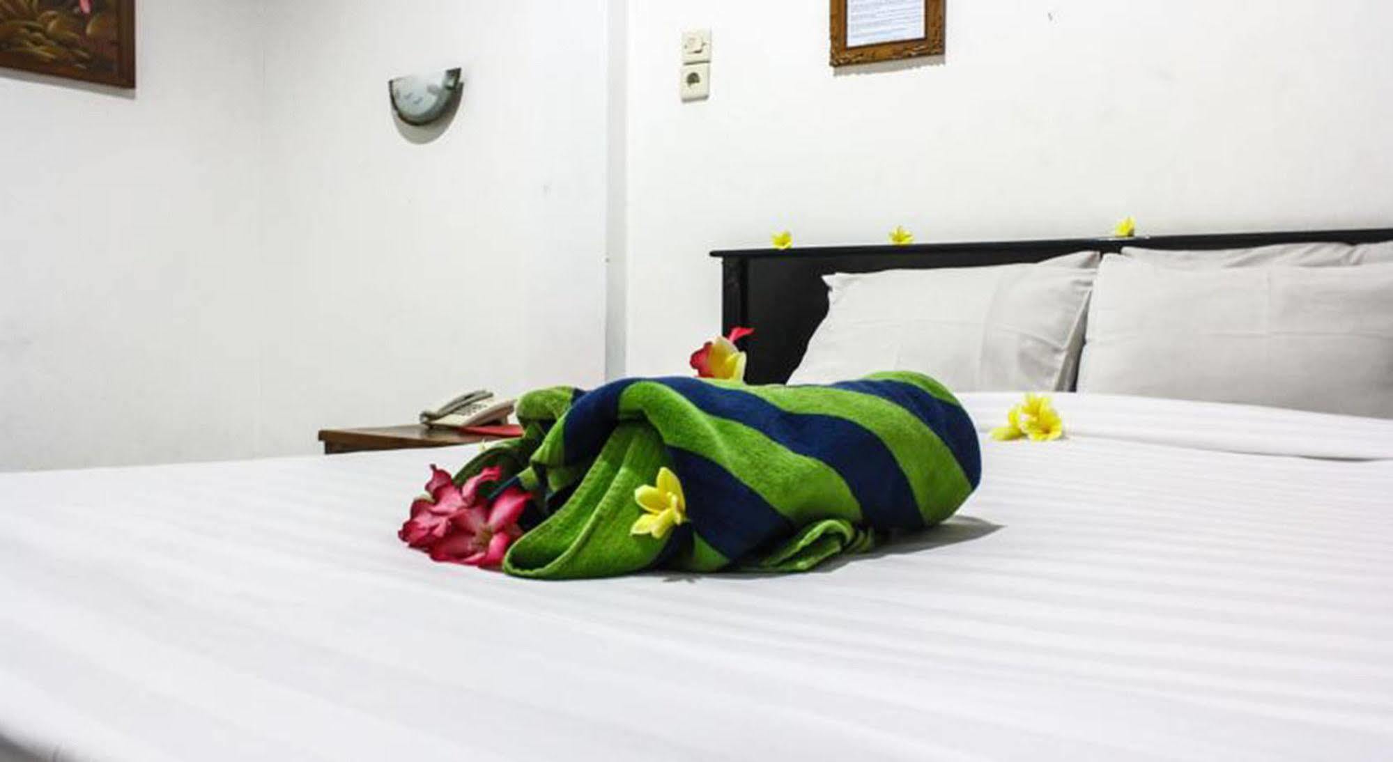 Hotel Puri Tanah Lot Кута Екстериор снимка