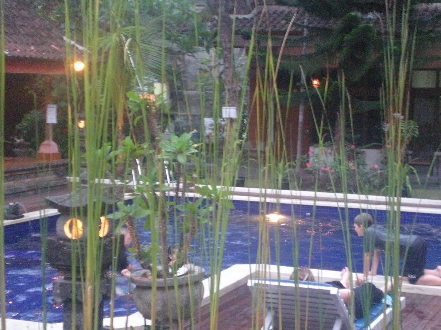 Hotel Puri Tanah Lot Кута Екстериор снимка