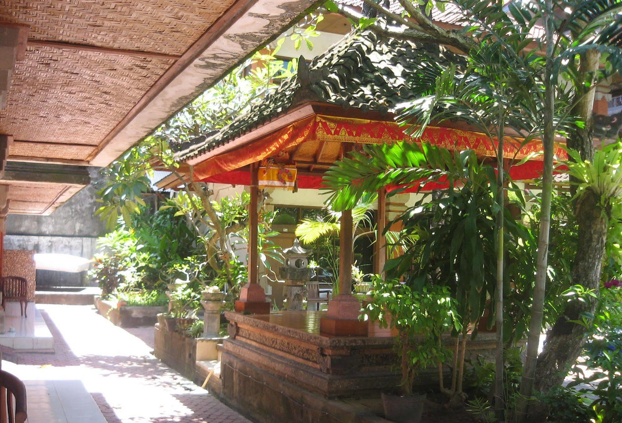 Hotel Puri Tanah Lot Кута Екстериор снимка
